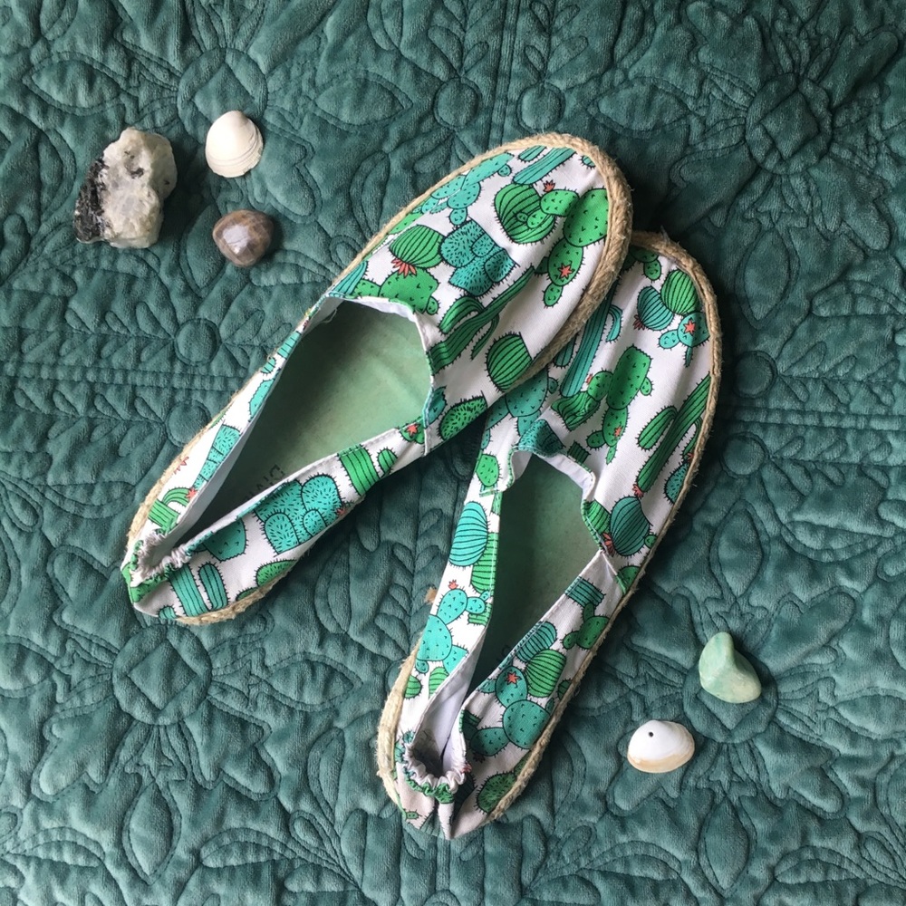 h&m cacti print slip on shoes🌵